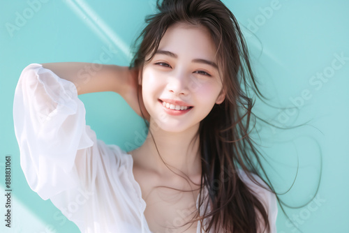 爽やかな笑顔が美しい女性のポートレート