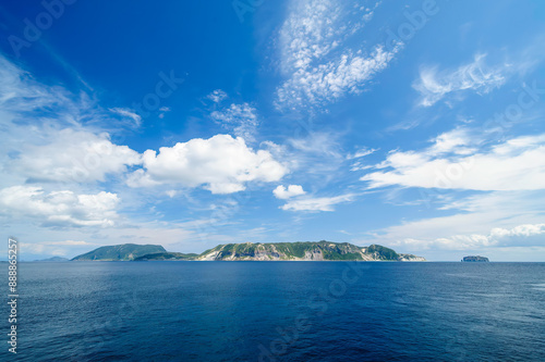 式根島の野伏港から東京へ向け出航する東海汽船さるびあ丸。

東京都伊豆諸島式根島-2020年10月
 photo