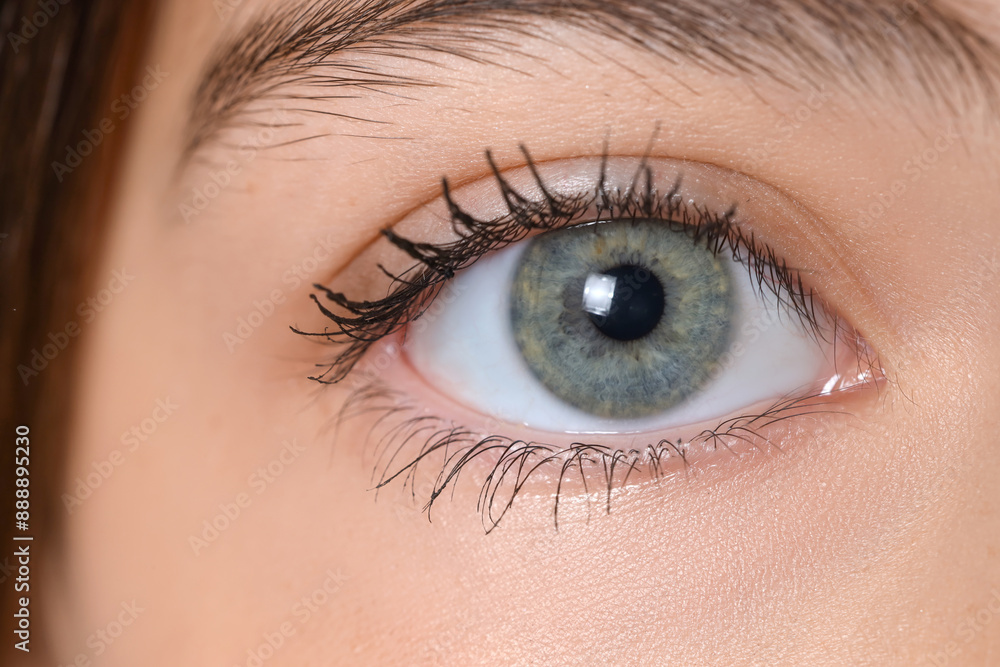 Obraz premium Little girl with green eyes, closeup