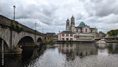 Obraz na płótnie Beautiful old cityscape scenery, Church of Saints Peter & Paul by Shannon river at Athlone, town in Westmeath, Ireland, landmark and architecture background w salonie