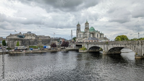 Obraz na płótnie Beautiful old cityscape scenery, Church of Saints Peter and Paul by Shannon river at Athlone, town in Westmeath, Ireland, landmark and architecture background w salonie