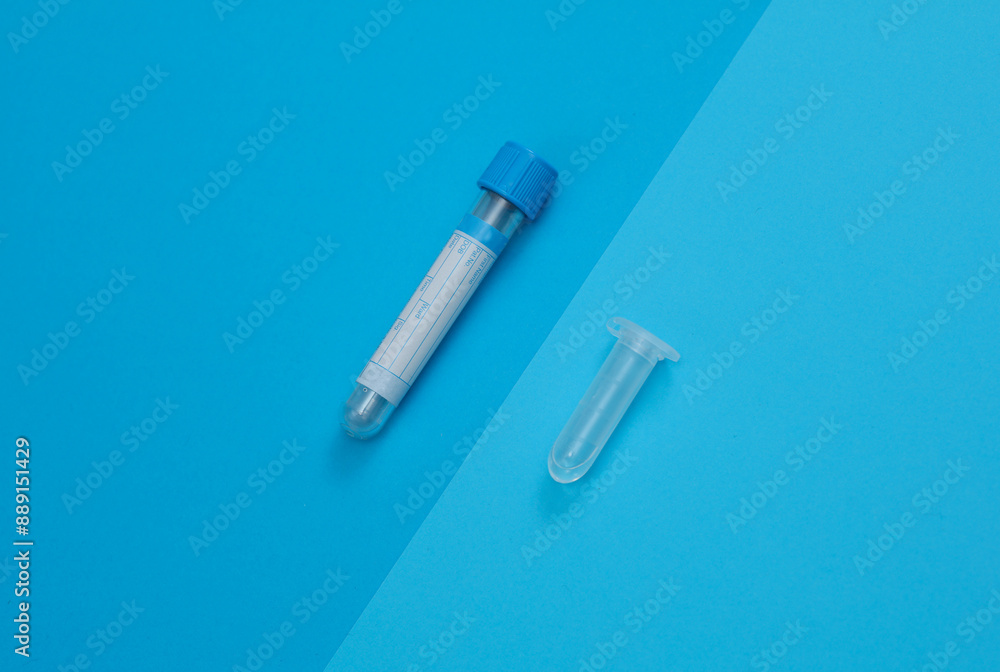 Naklejka premium Medical test tubes on blue background