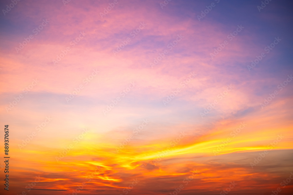 Naklejka premium Beautiful , luxury soft gradient orange gold clouds and sunlight on the blue sky perfect for the background, take in everning,Twilight, Large size, high definition landscape photo