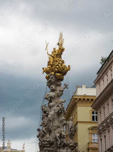 Obraz na płótnie The Vienna Plague Column, also called the Holy Trinity Column, is located on Graben Street in the center of Vienna. w salonie