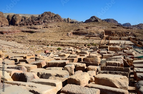 Ruinas del Gran Templo, Petra, Jordania photo