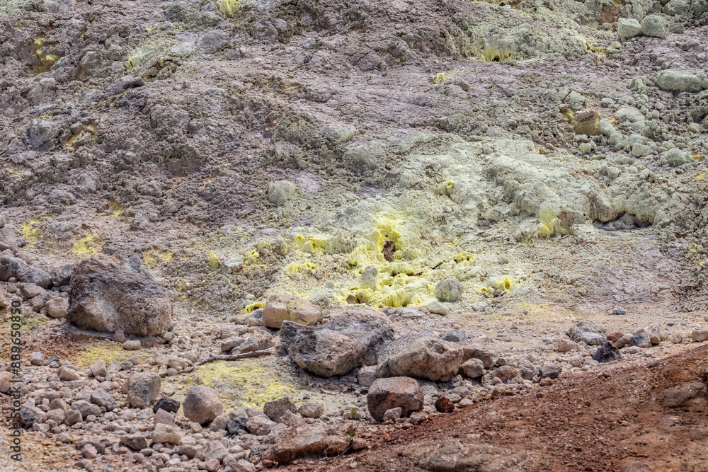 Φωτογραφία At Ha'akulamanu (Sulphur Banks), volcanic gases seep out of the ground, along with ground water steam