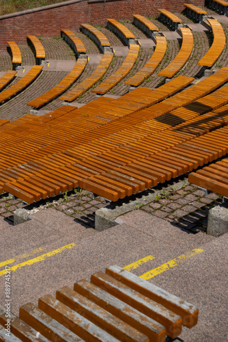 Obraz na płótnie Brown wooden benches in the city amphitheater. Close up of the rungs. Urban public spaces in the service of culture w salonie