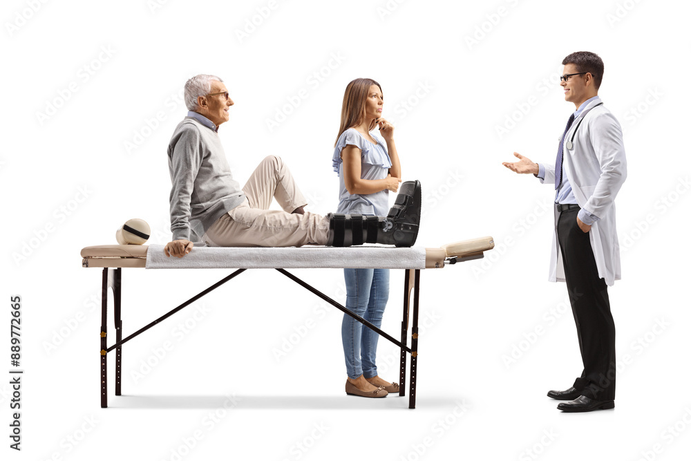 Obraz premium Doctor talking to an injured elderly man and young woman