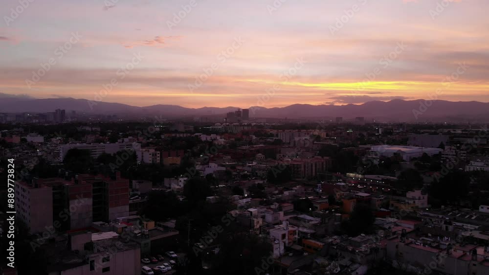 Atardecer Ciudad de México dron toma aérea travelling avance Atardecer Ciudad de México dron toma aérea travelling avance