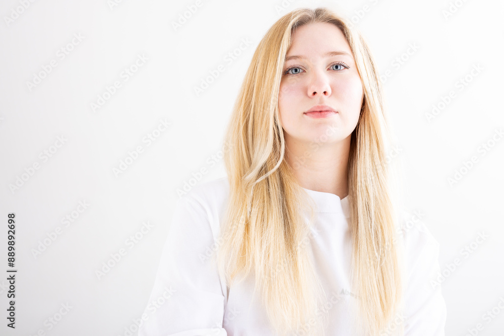 カメラ目線の外国人女性 Foreign woman looking at camera カメラ目線の外国人女性 Foreign woman looking at camera