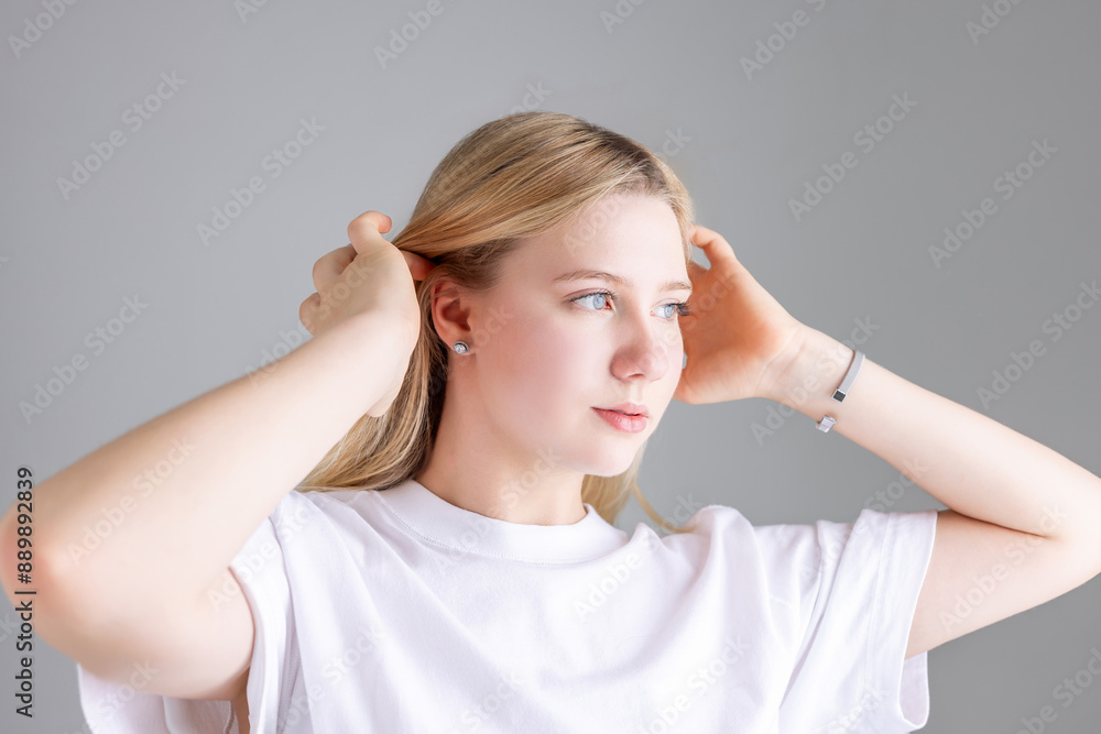 ブロンドヘアの外国人女性