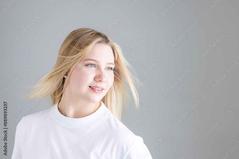 Fototapeta premium ブロンドヘアの外国人女性