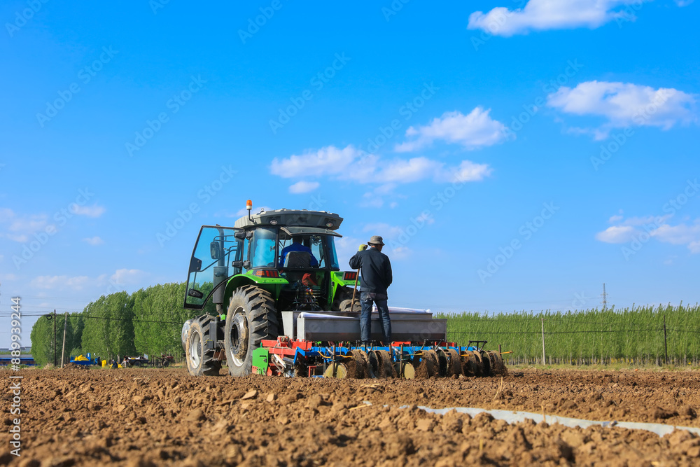 In spring, farmers use farm machinery to grow peanuts In spring, farmers use farm machinery to grow peanuts