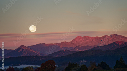 Tableau sur toile A full moon over Kahurangi National Park, Mount Arthur on the right