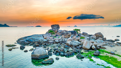Foto Landscape sunrise on Hon Chong cape, Nha Trang, Vietnam