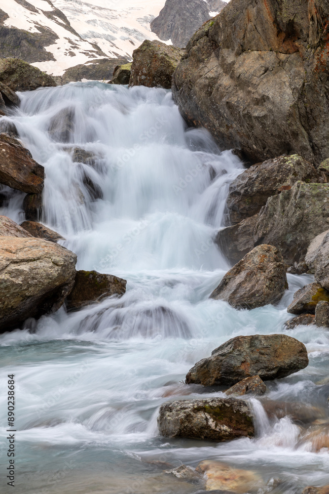 Steinwasserfall am Steingletscher, Berner Oberland, Schweiz Steinwasserfall am Steingletscher, Berner Oberland, Schweiz