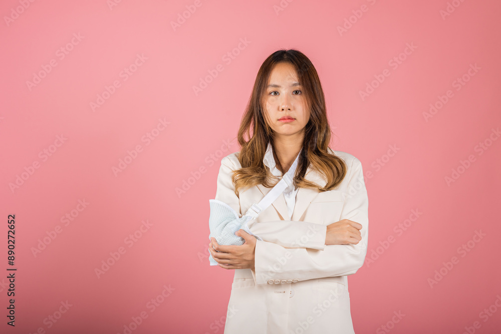 Arm broken. Unhappy business woman confident smiling broken arm after accident and wear arm splint for treatment, Asian female sling support hand studio isolated on white background, copy space Arm broken. Unhappy business woman confident smiling broken arm after accident and wear arm splint for treatment, Asian female sling support hand studio isolated on white background, copy space