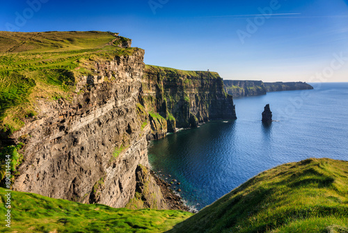 Obraz na plátně Beautiful scenery of the Cliffs of Moher in County Clare, Ireland