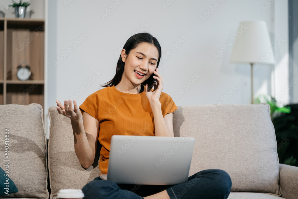 Naklejka premium Happy lady working sitting on sofa at home office. successful entrepreneurship and career concept.