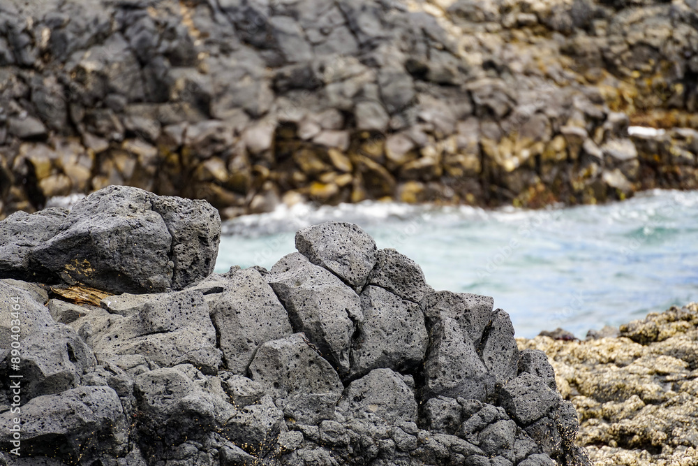 Vulkanische Küstenfelsen am Meer auf Lanzarote Vulkanische Küstenfelsen am Meer auf Lanzarote
