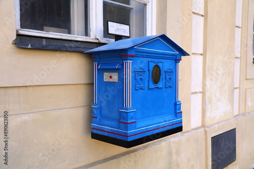 Public mailbox in Prague, Czech Republic © Tupungato