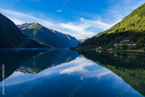 Blick auf den Fjærlandfsjord in Fjærland, Norwegen photo