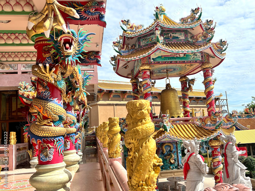Fototapeta premium Wihan Thep Sathit Phra Kitti Chaloem or Nacha Sa Thai Chue Shrine is the most famous landmark in Chonburi, Thailand
