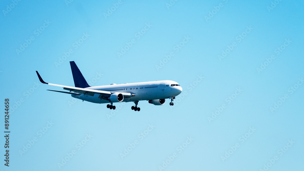 Obraz premium Passenger plane landing in blue sky