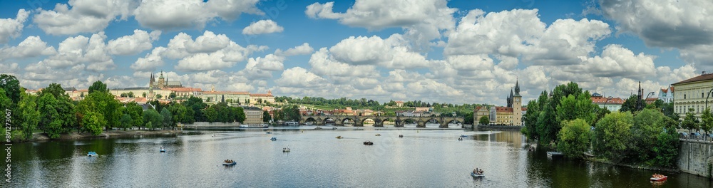 Obraz premium prague panorama with hradcany castle and charles bridge
