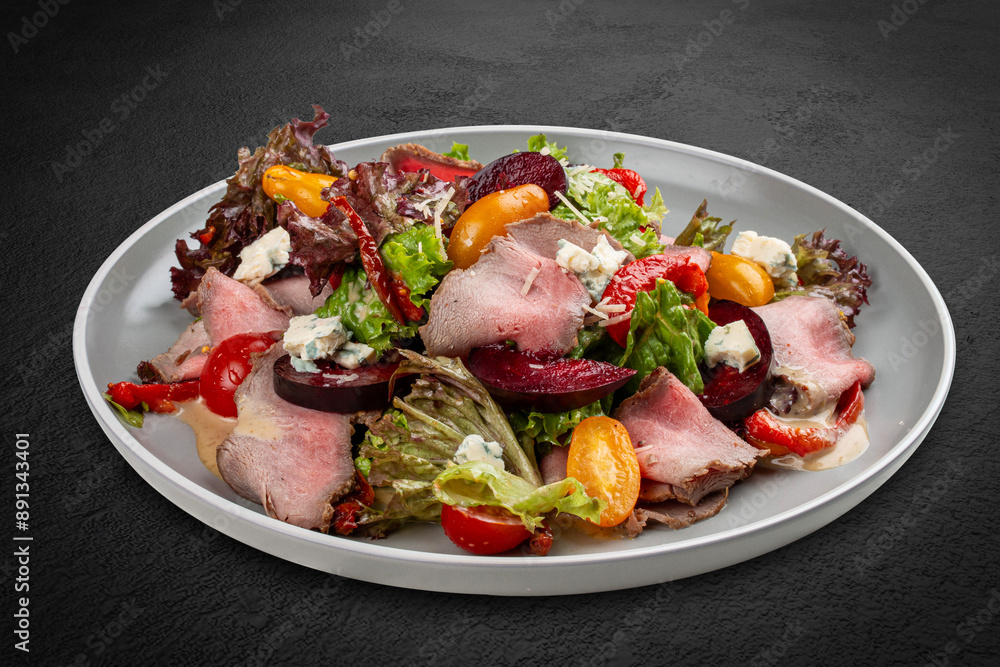Roast beef salad with cherry tomatoes and orange Roast beef salad with cherry tomatoes and orange
