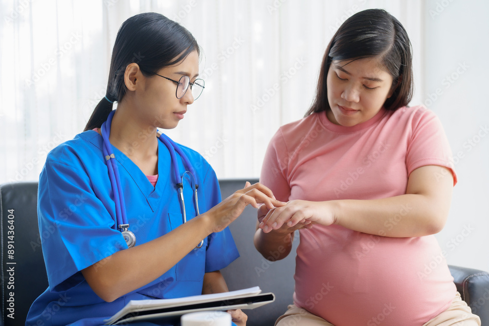Pregnant mothers meet the nurse at the clinic as scheduled, reviewing their medical history and discussing symptoms. Sitting on the sofa, they report headaches, nausea, and back pain to the nurse. Pregnant mothers meet the nurse at the clinic as scheduled, reviewing their medical history and discussing symptoms. Sitting on the sofa, they report headaches, nausea, and back pain to the nurse.