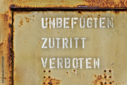 Schriftzug Unbefugten Zutritt verboten an der Tür einer stillgelegten leerstehenden Fabrik in Magdeburg photo