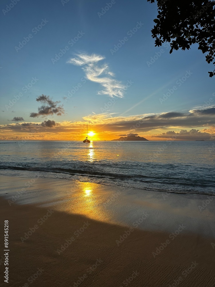 Obraz premium sunset on the beach