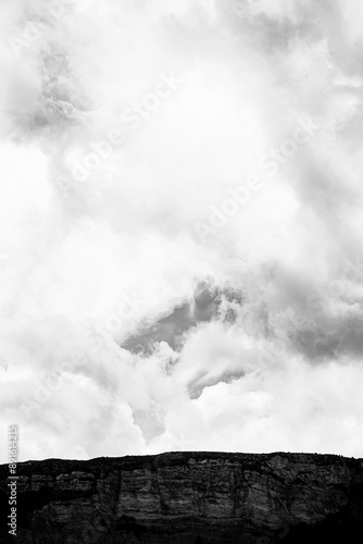 Obraz na płótnie Ciel avec des nuages en mouvement - Arrière plan design avec espace libre w salonie
