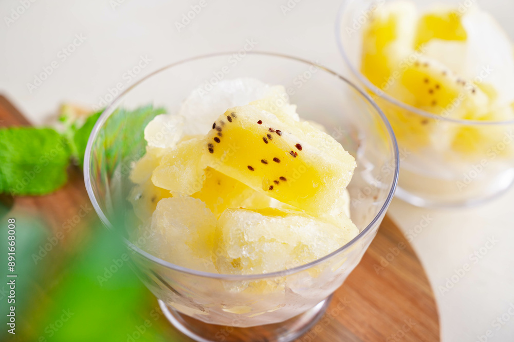 キウイとソーダのシャキシャキ氷