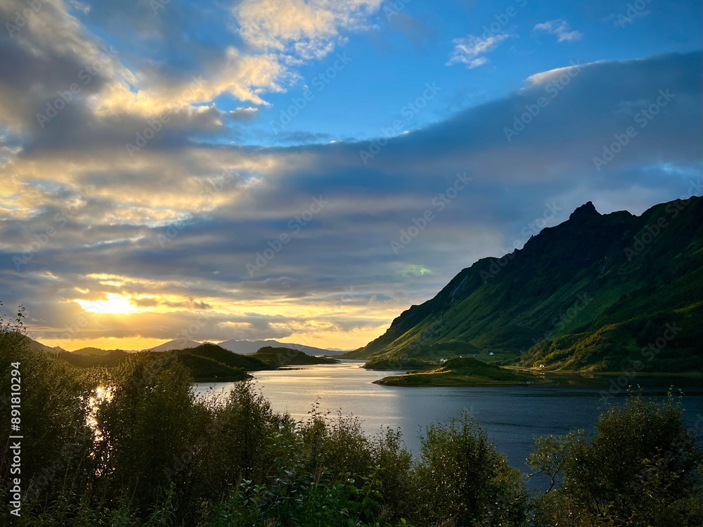 Fototapeta premium Sunset over the sea