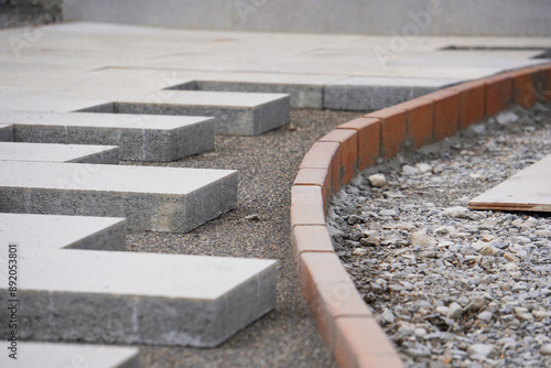 Brick Pathway Under Construction – Outdoor Landscaping Site（レンガでアプローチを作っている最中の外構工事の現場）