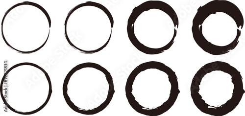 筆ペンの円のイラスト素材　丸　ベクター　筆文字　Vector illustration set of handwritten brushstrokes dirty circles