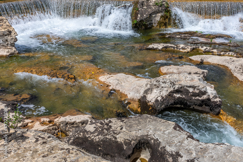 Cascades du Sautadet dans le Gard au pied du village de la Roque sur Cèze