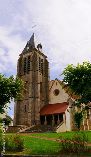 Eglise catholique Saint-Germain de Paris du 13e siècle dans la commune de Bombon en Seine-et-Marne. France Europe photo