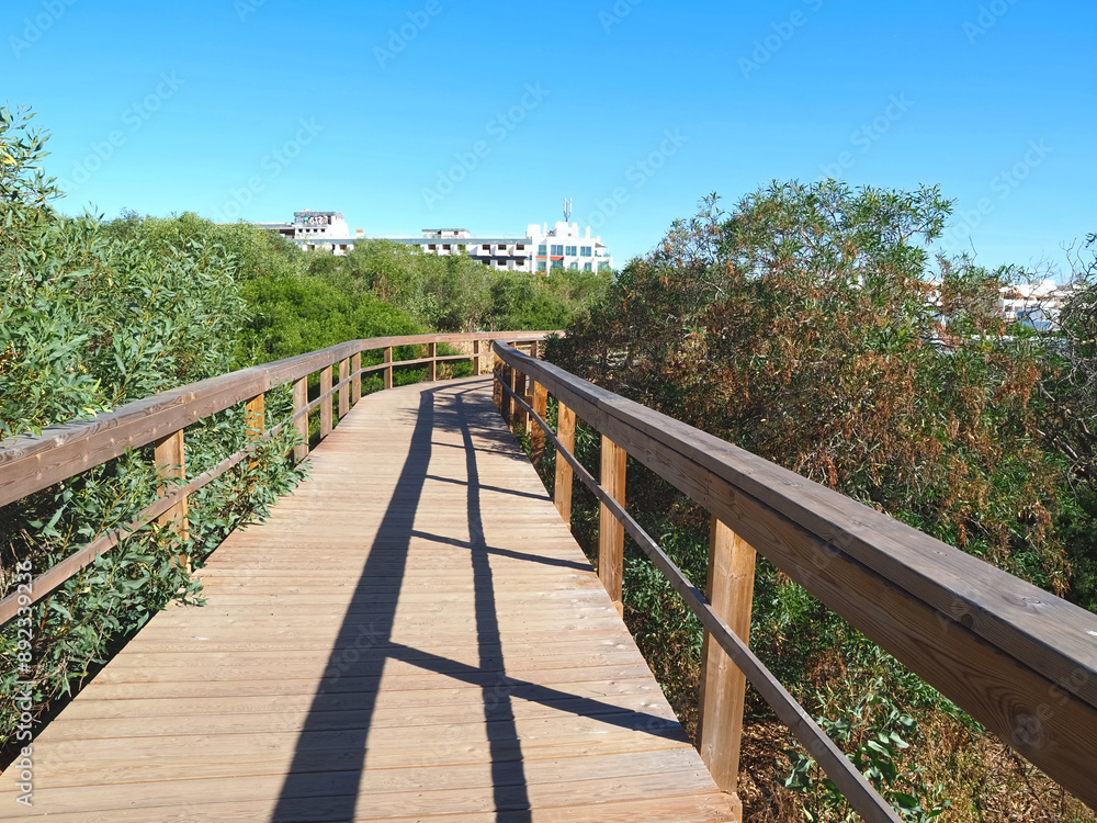 Obraz premium Beautiful nature on the ponta da Piedade hike starting at beach praia de dona ana in Lagos on new wooden boardwalks