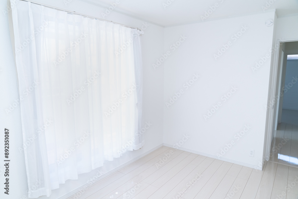 Fototapeta premium 新築住宅の部屋の写真。床コーティングあり。