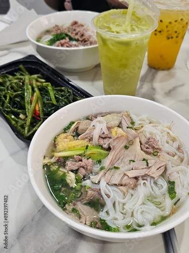 vietnam rice noodle food bowl