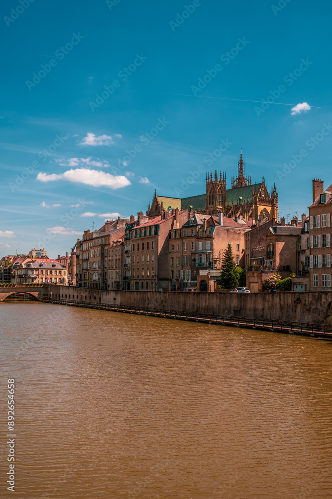 Obraz premium View of the Moselle and old town in Metz, France.