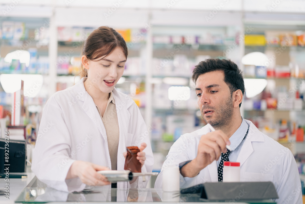 Obraz premium Pharmacists counting drug pills arranging assortment in drug shelves counter