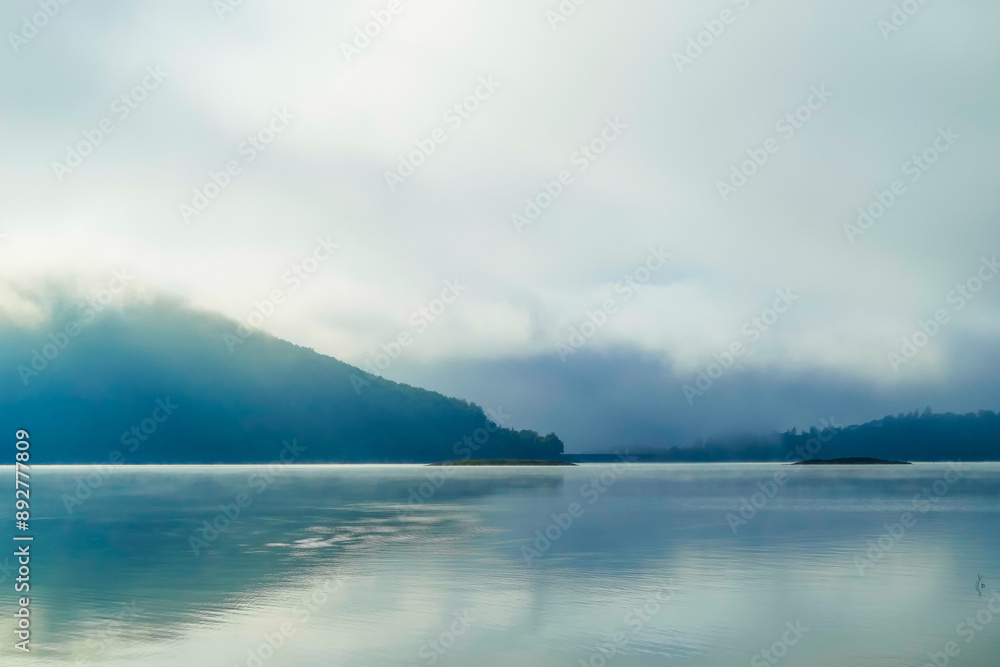 Fototapeta premium Morgennebel am Edersee