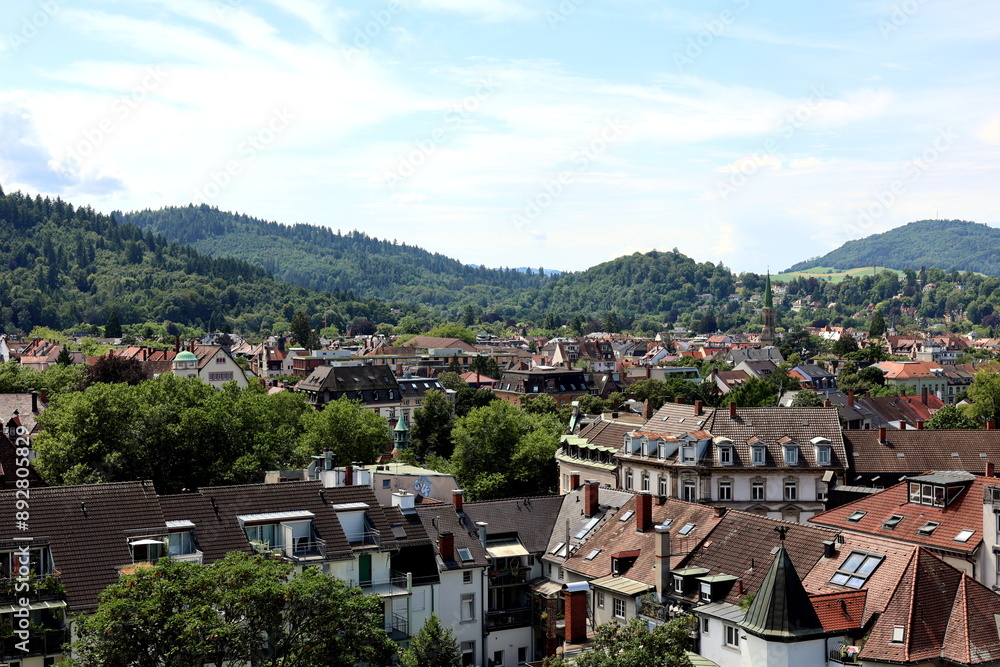 Wiehre und der Süden von Freiburg im Sommer Wiehre und der Süden von Freiburg im Sommer