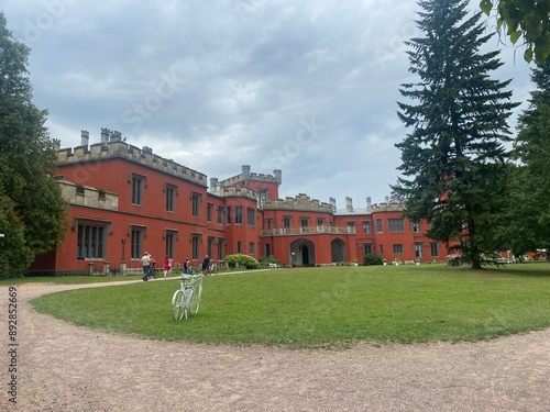 Wallpaper Mural Red castle Torontodigital.ca