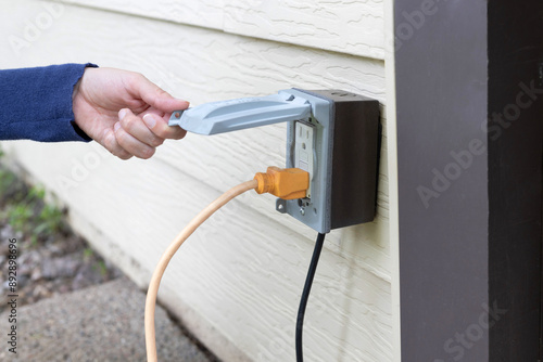 Lifting outdoor outlet cover. Outdoor electrical outlet with cover