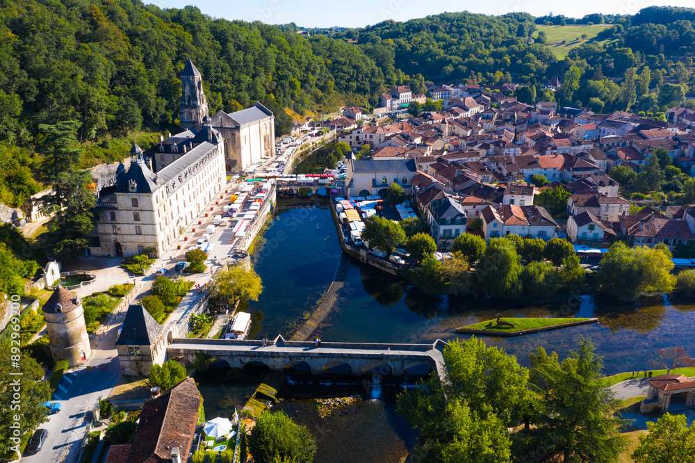 Φωτογραφία Picturesque aerial view of summer cityscape of Brantome en Perigord looking out over medieval abbey on banks of Dronne River, France
